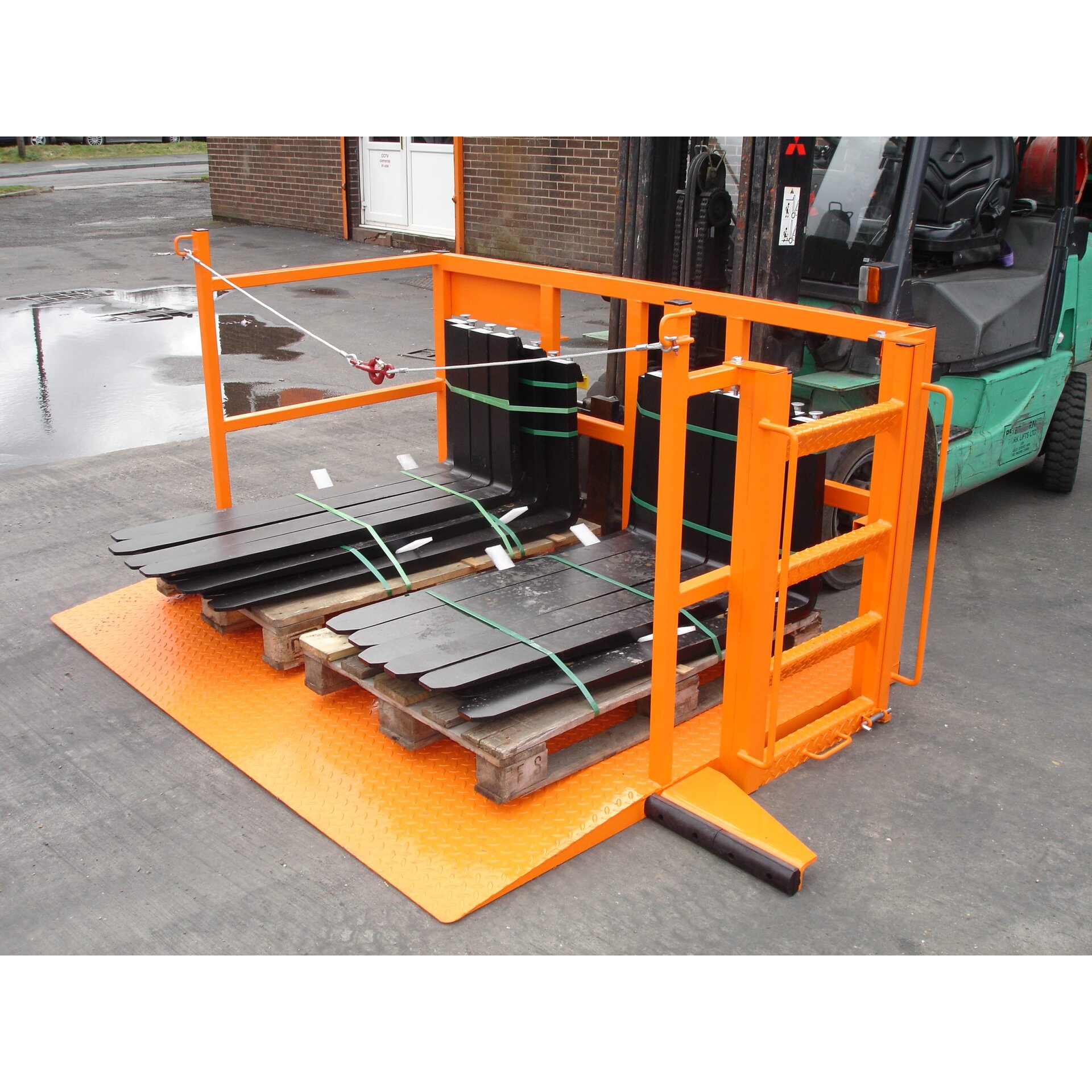 Loadlifter Unit with Ladder | Lifting Gear & Safety