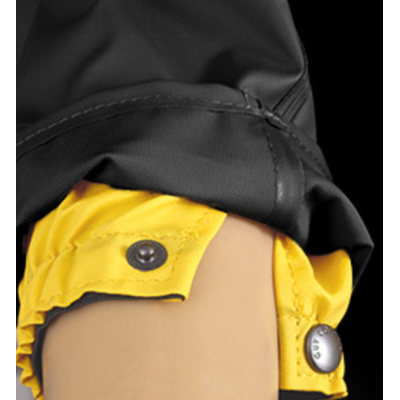 Snap-fastening elasticated cuffs with gusset