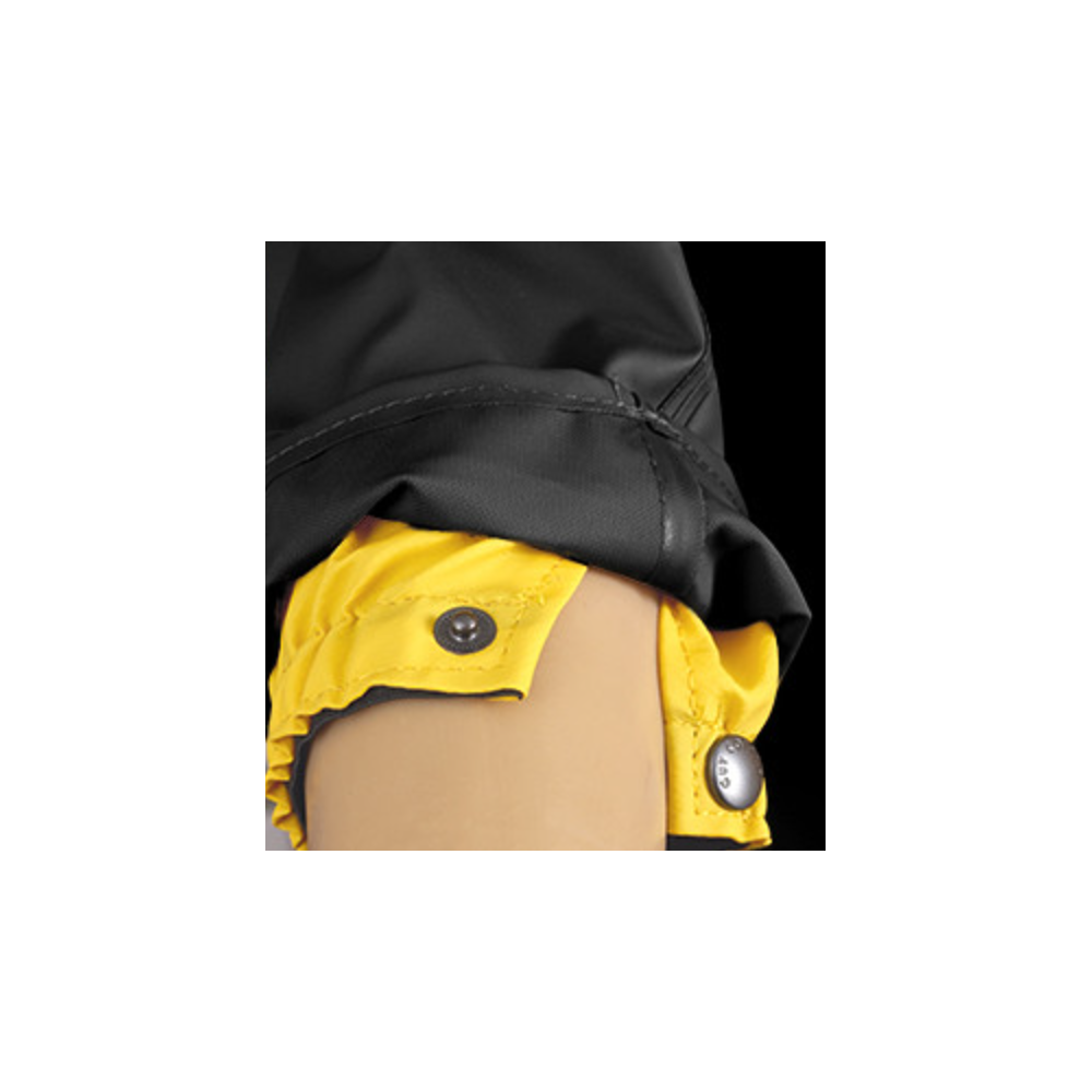 Snap-fastening elasticated cuffs with gusset